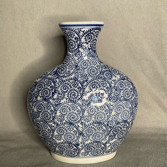Vintage Chinoiserie Bud Flower Vase - Cobalt Blue & White, Ivy Pattern 12" - Picture 2 of 11
